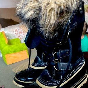 Gently used Joan of artic sorel boots